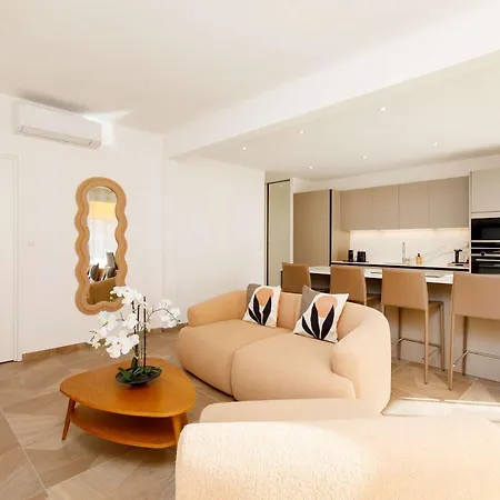 Carlton Area Lux 2 Beds 2 Baths