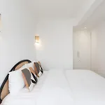 Carlton Area Lux 2 Beds 2 Baths Apartment